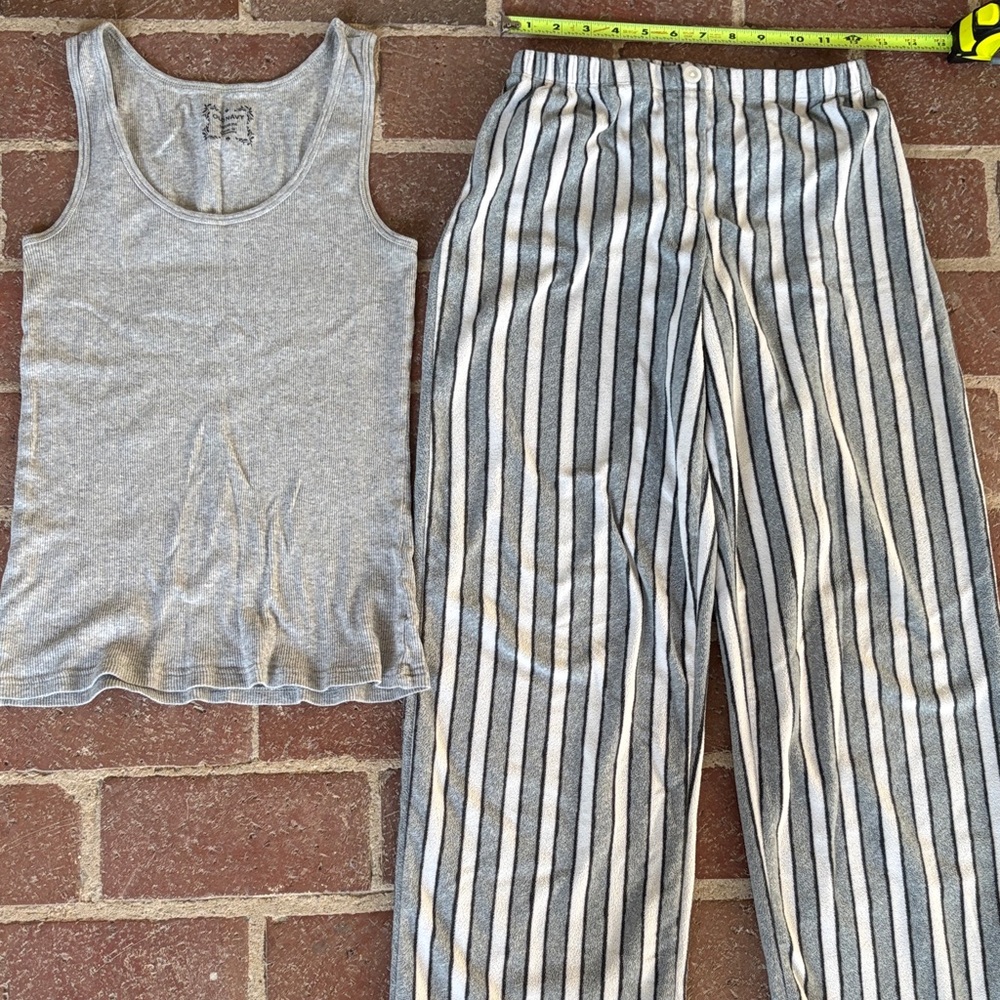 Simply Vera Vera Wang Gray and White Striped Pajama Bottoms/Old Navy Tank Top - Picture 10 of 13